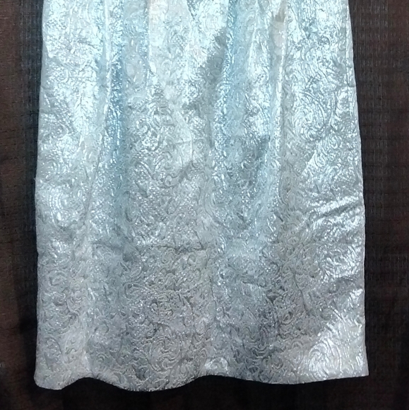 Dress - Picture 3 of 3